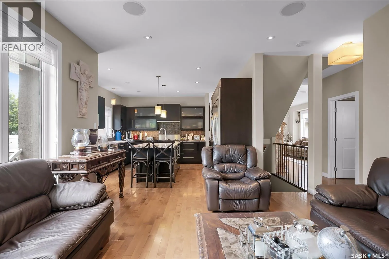 215 Beechwood CRESCENT