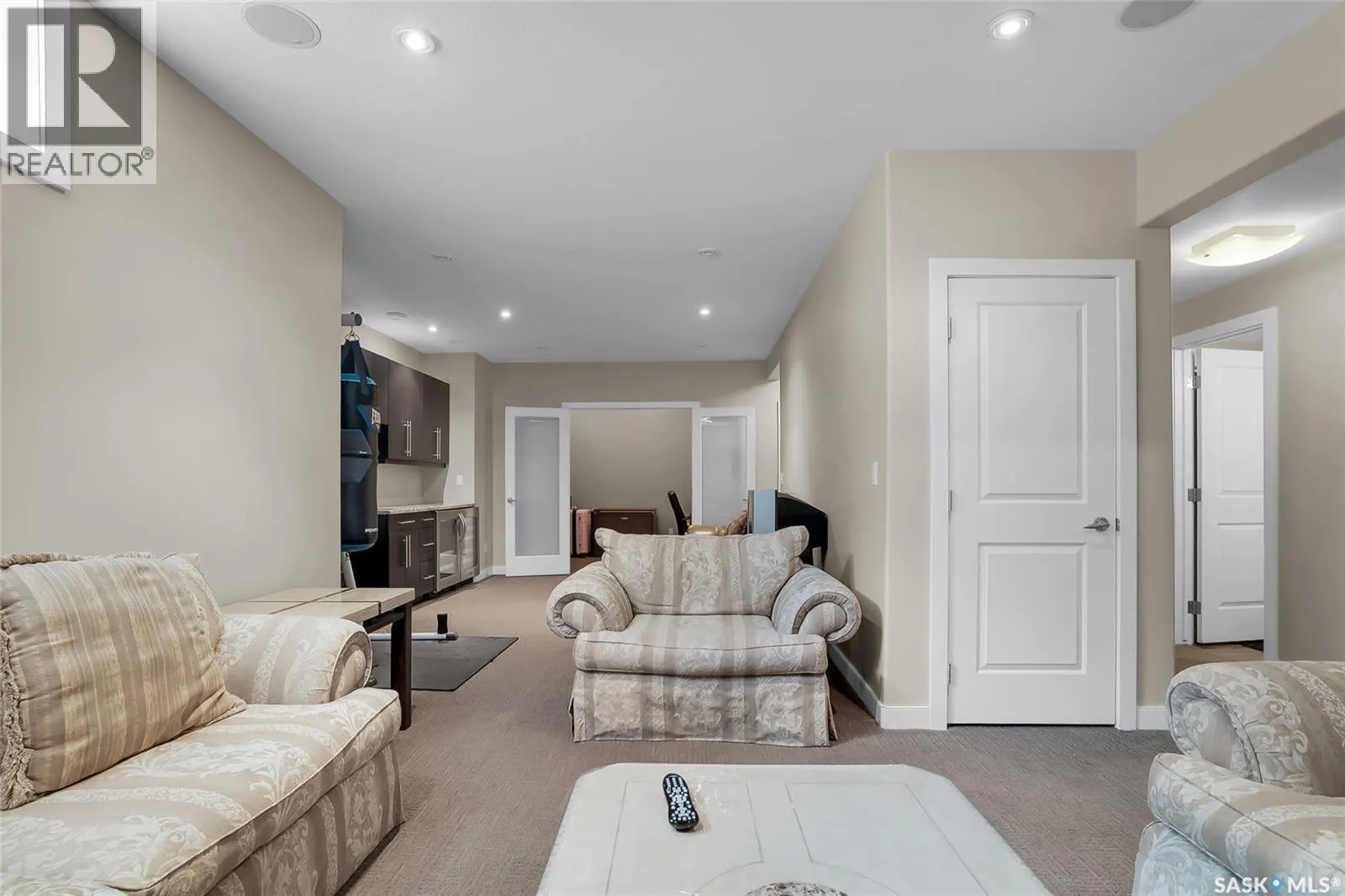 215 Beechwood CRESCENT