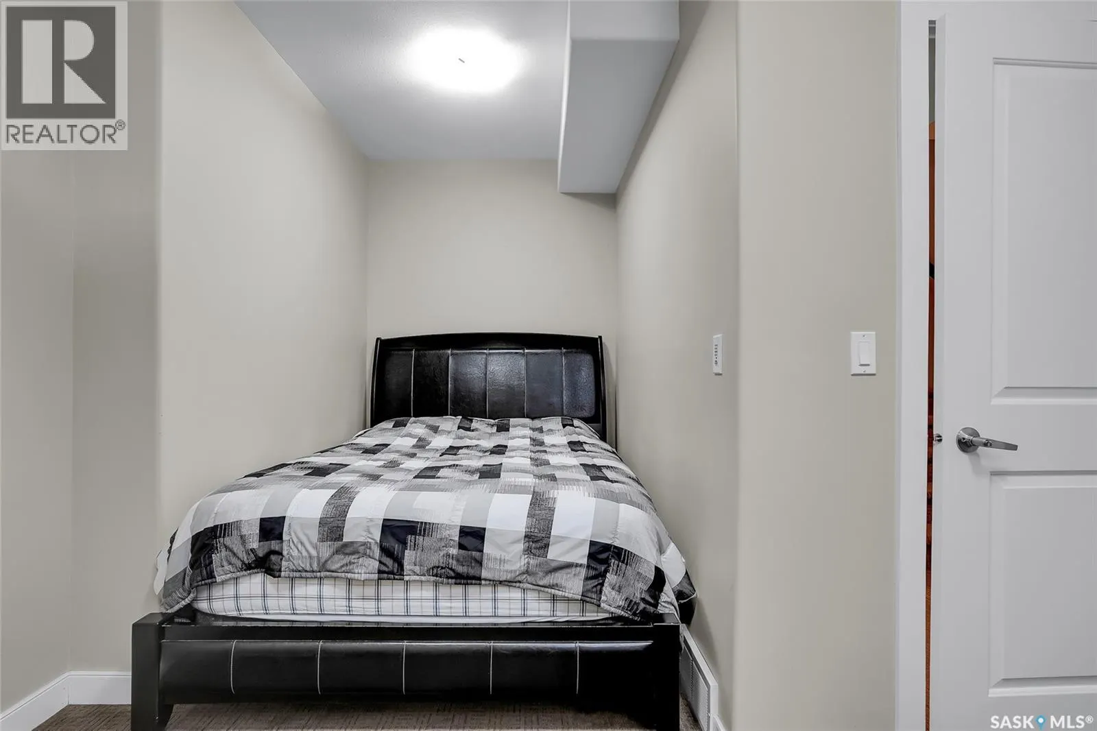 215 Beechwood CRESCENT