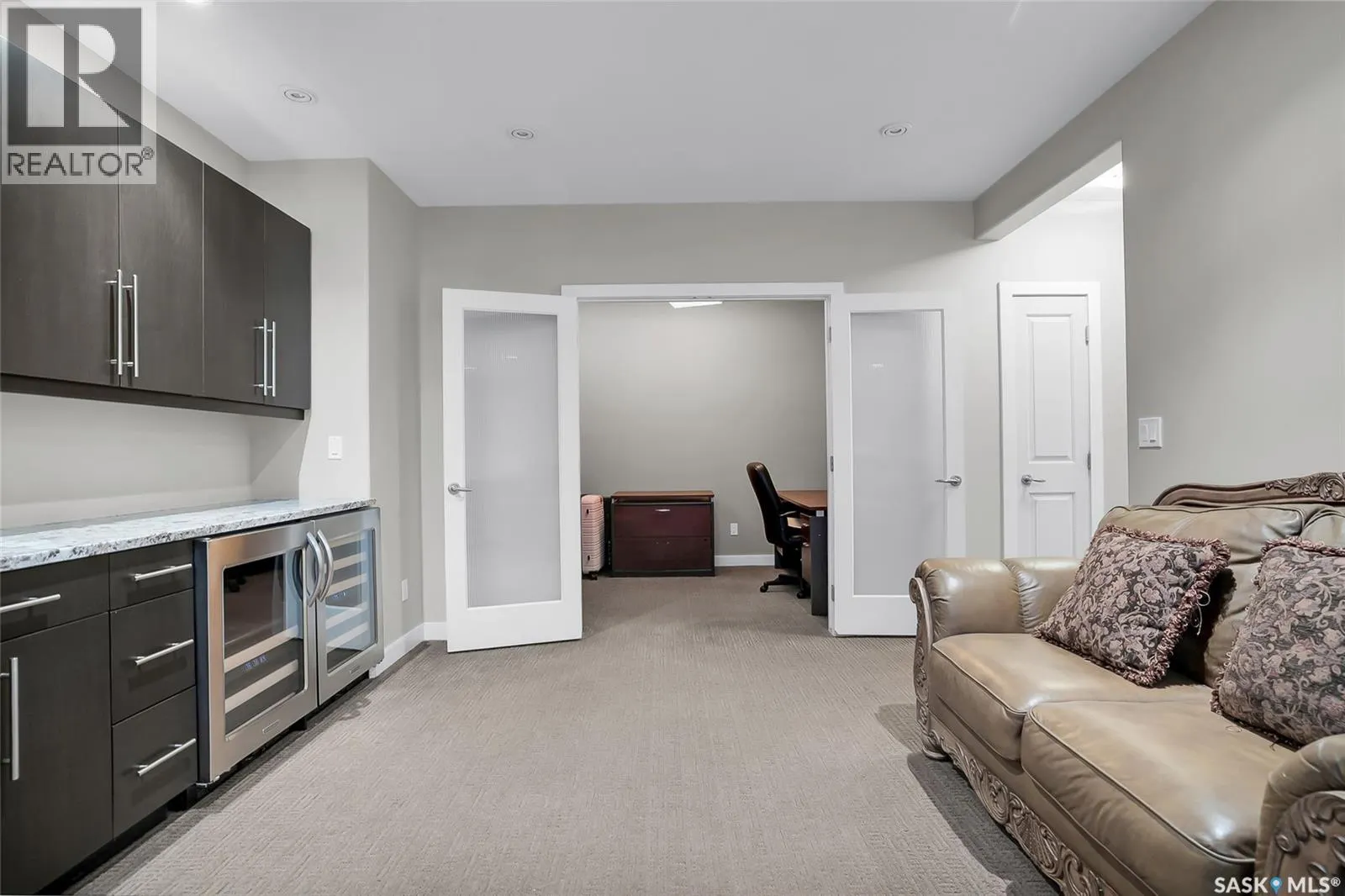 215 Beechwood CRESCENT