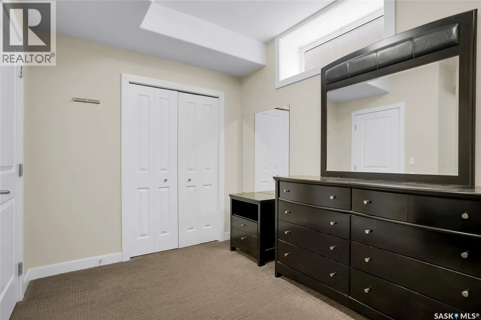 215 Beechwood CRESCENT