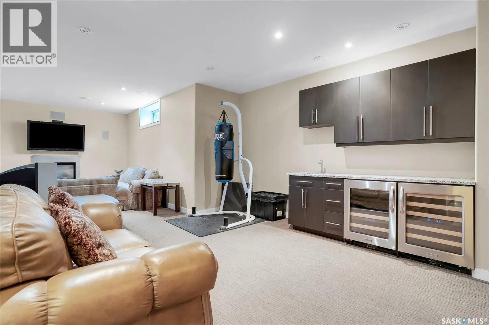 215 Beechwood CRESCENT