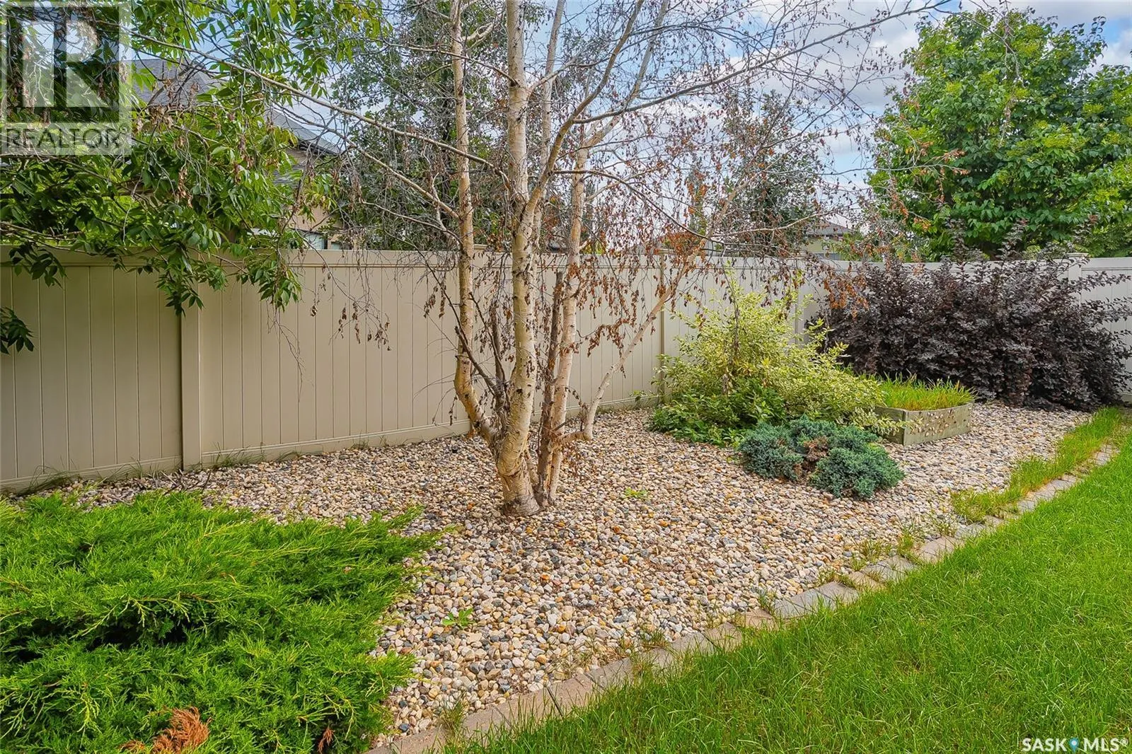 215 Beechwood CRESCENT