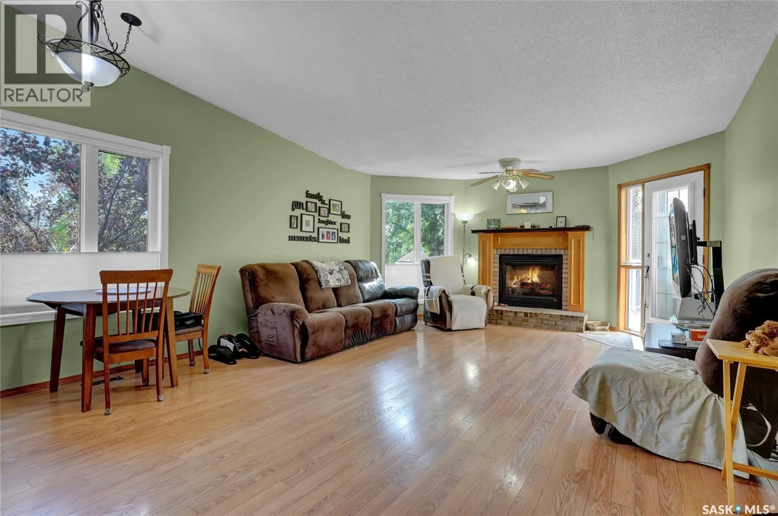 3556 Almond GROVE