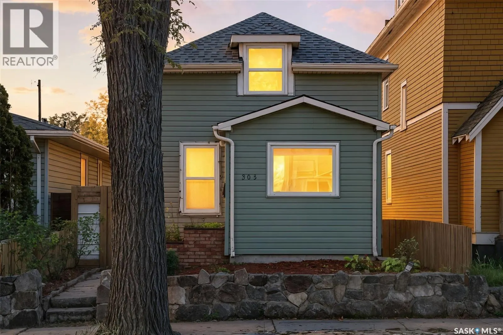 303 29th STREET W
