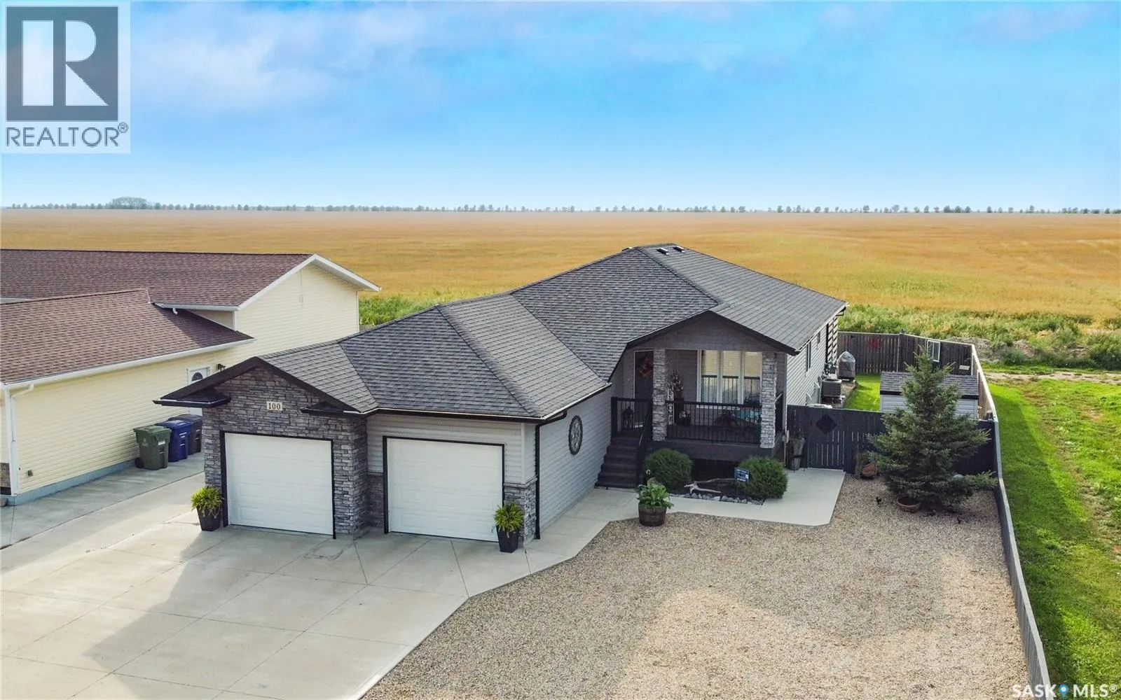 100 Diefenbaker AVENUE