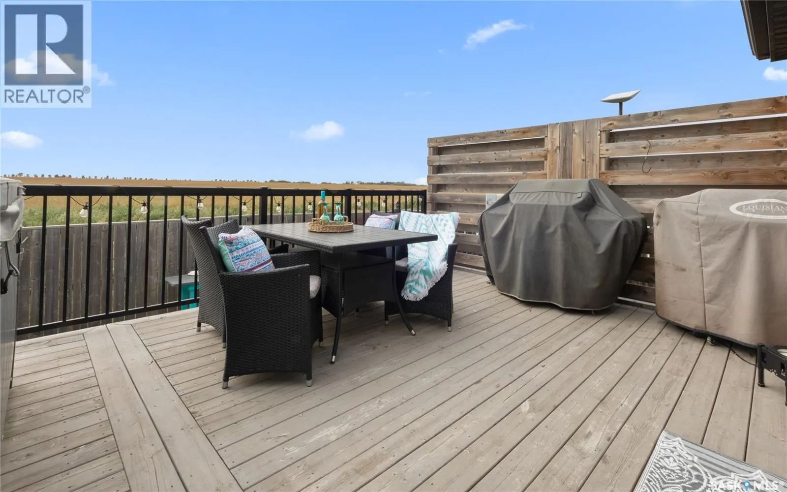 100 Diefenbaker AVENUE