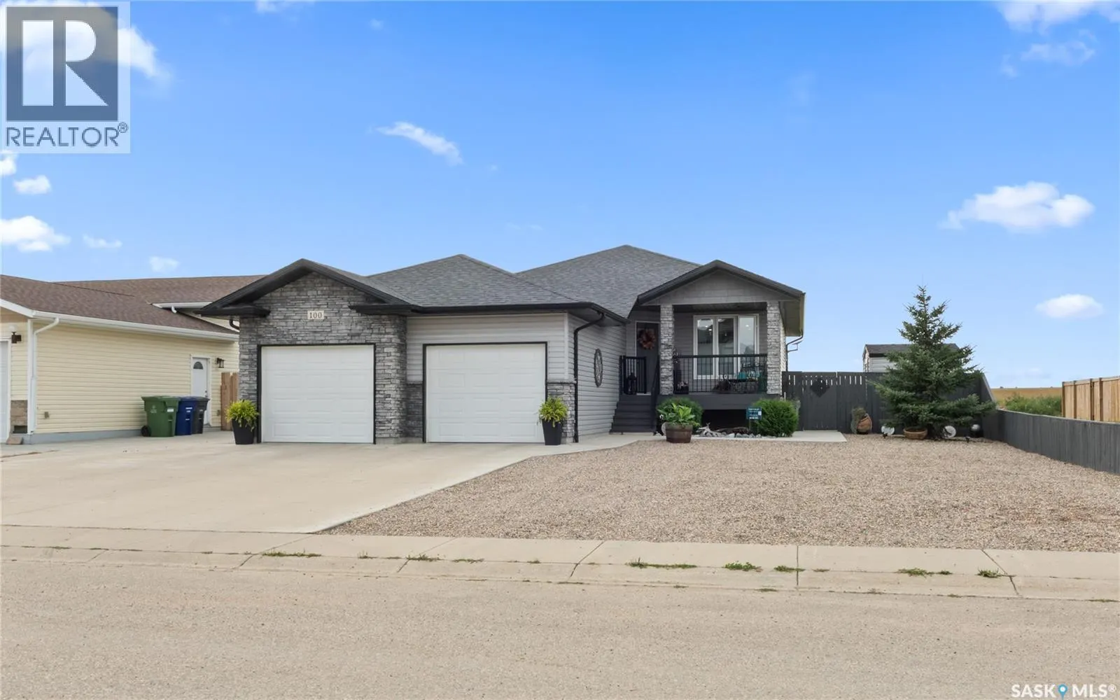 100 Diefenbaker AVENUE