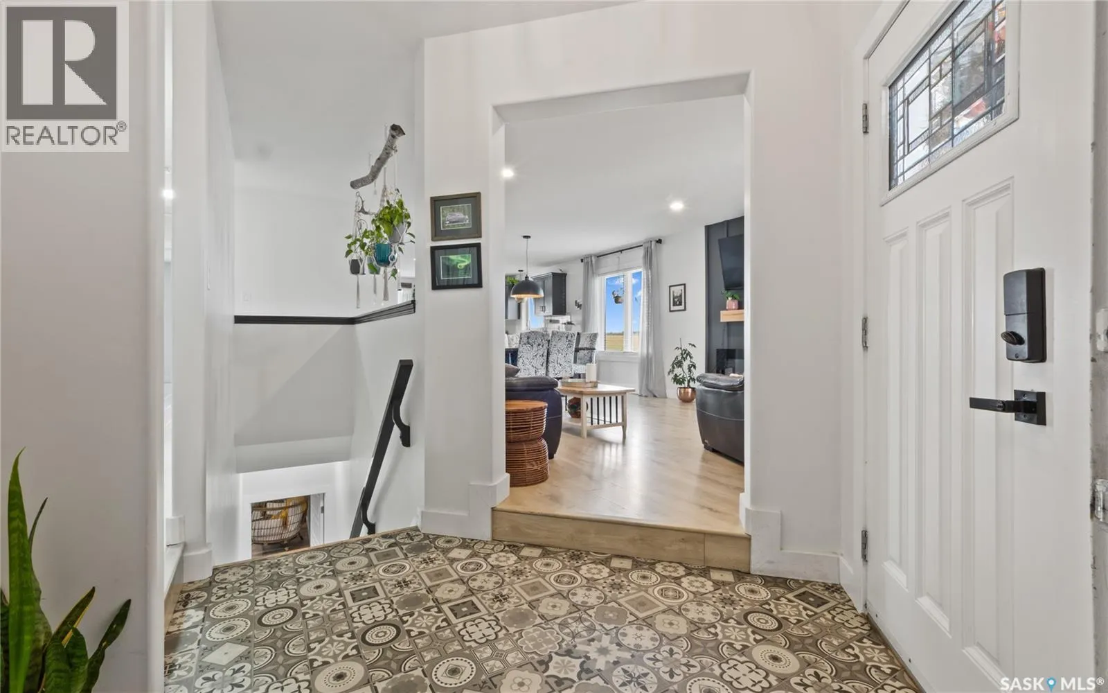 100 Diefenbaker AVENUE