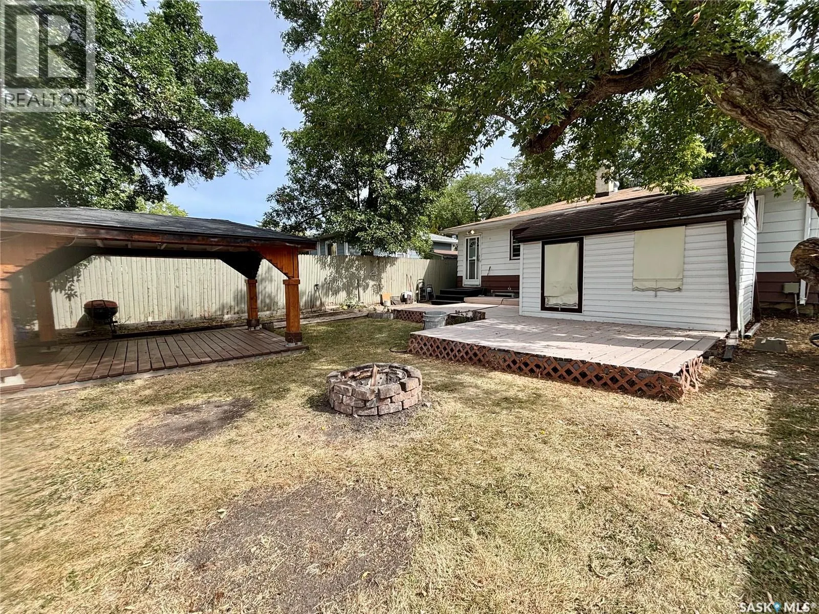 1020 Elphinstone STREET