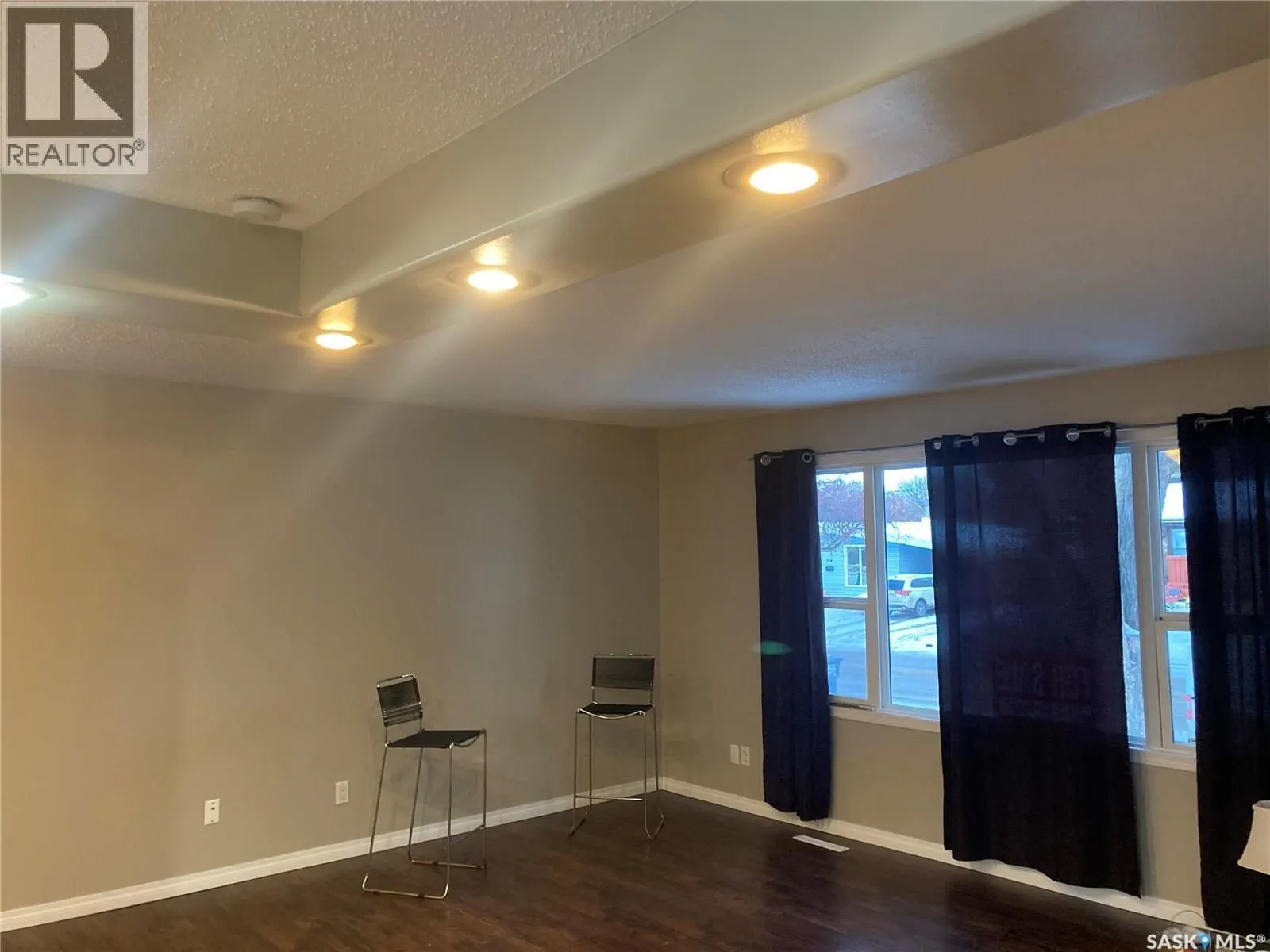 325 W AVENUE N