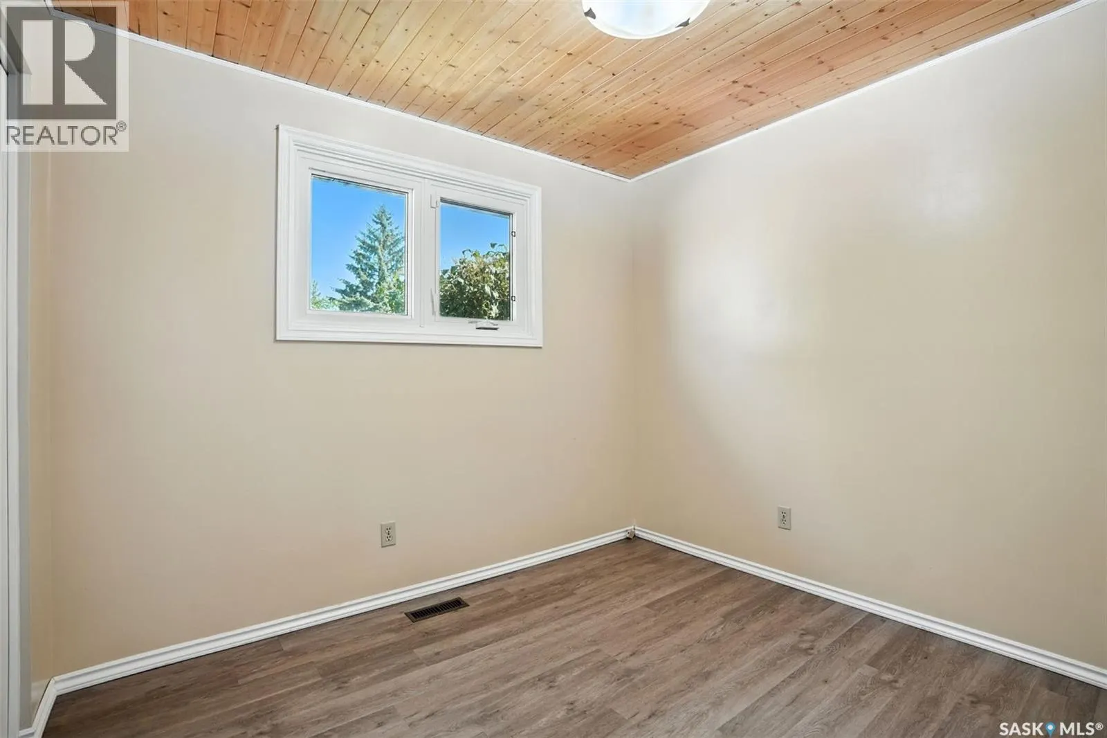 446 Cockburn CRESCENT