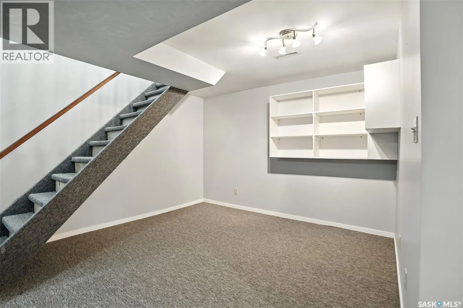 446 Cockburn CRESCENT