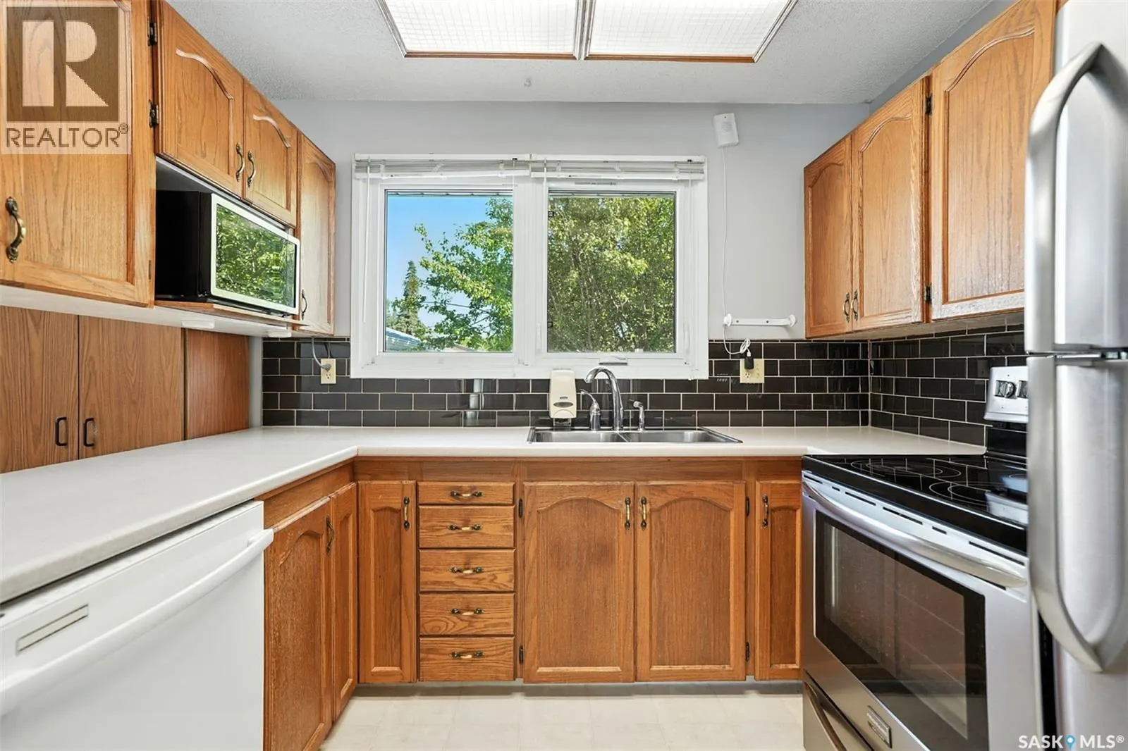 446 Cockburn CRESCENT