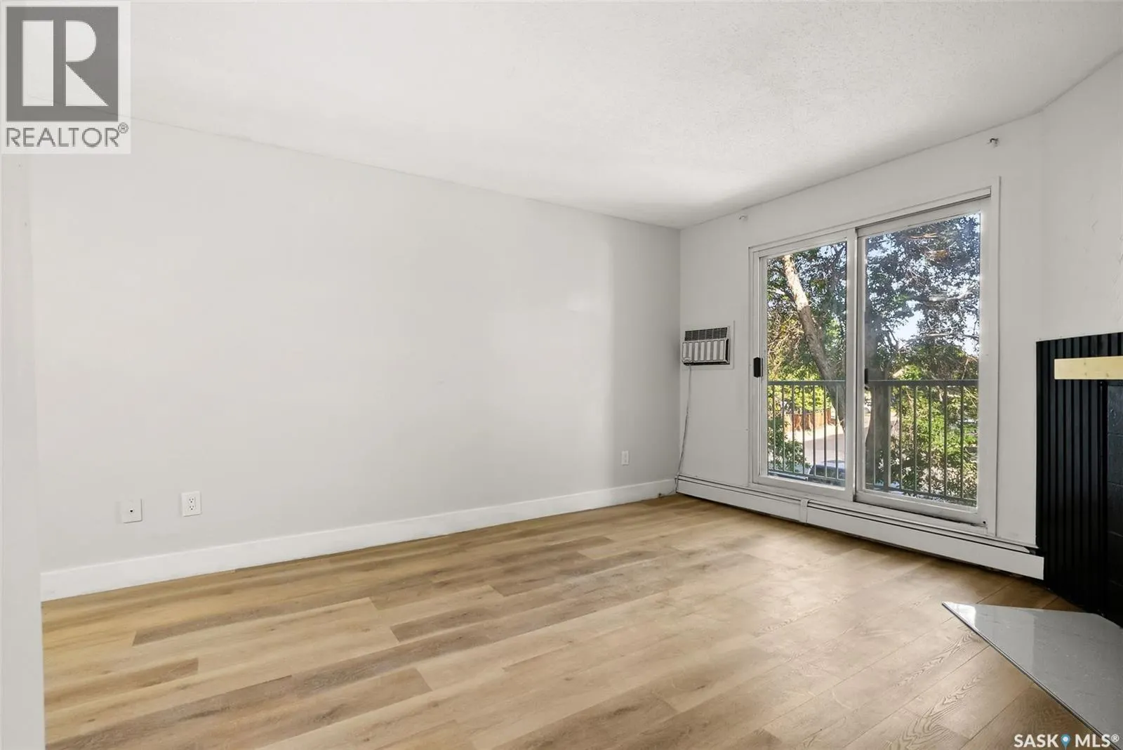 510 2406 HESELTINE ROAD