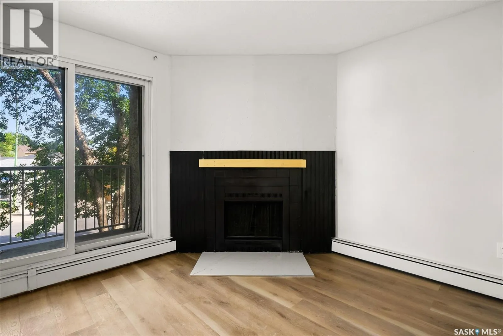 510 2406 HESELTINE ROAD