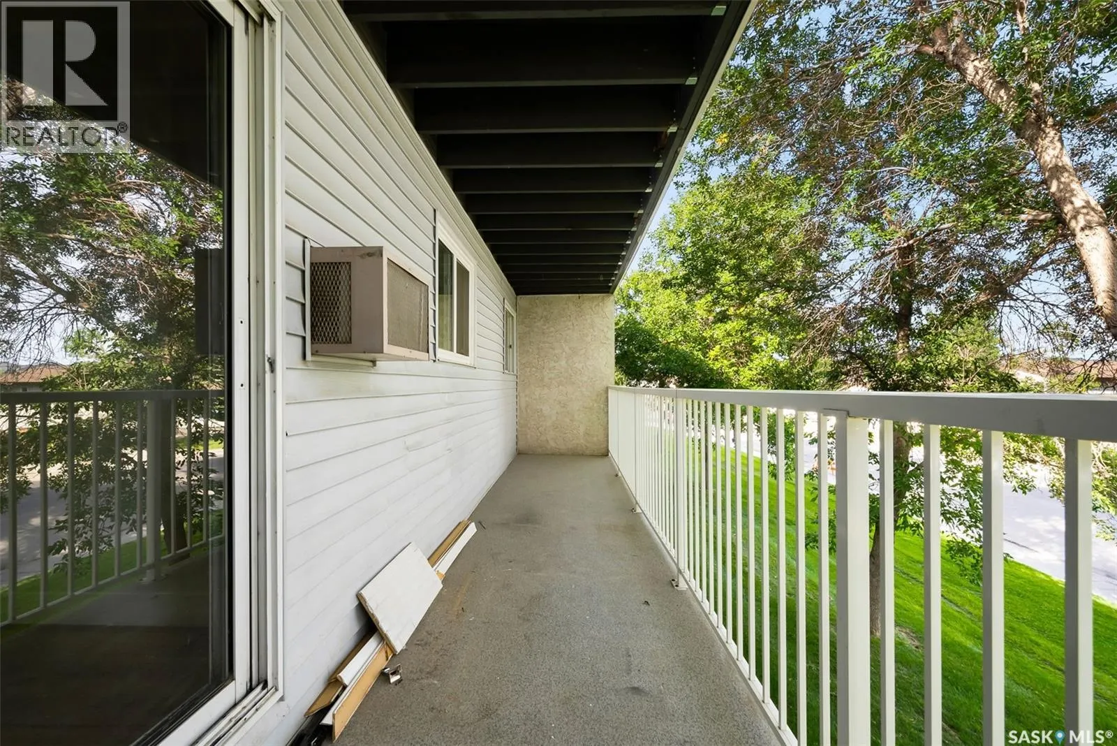 510 2406 HESELTINE ROAD