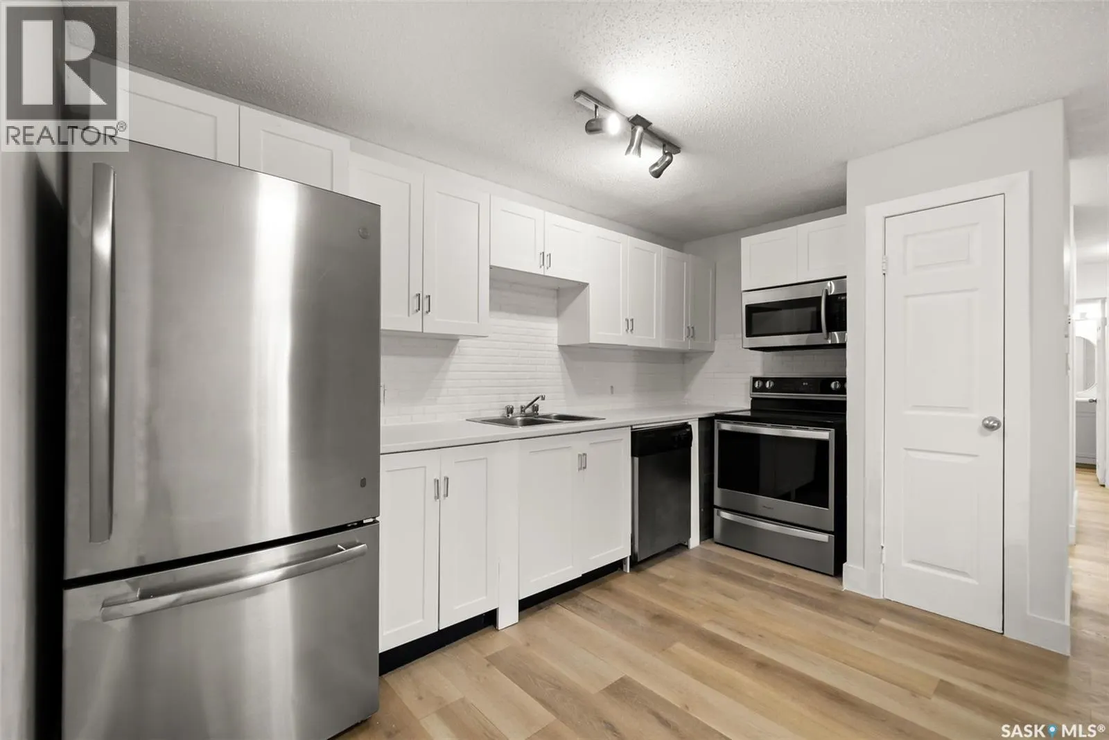 510 2406 HESELTINE ROAD