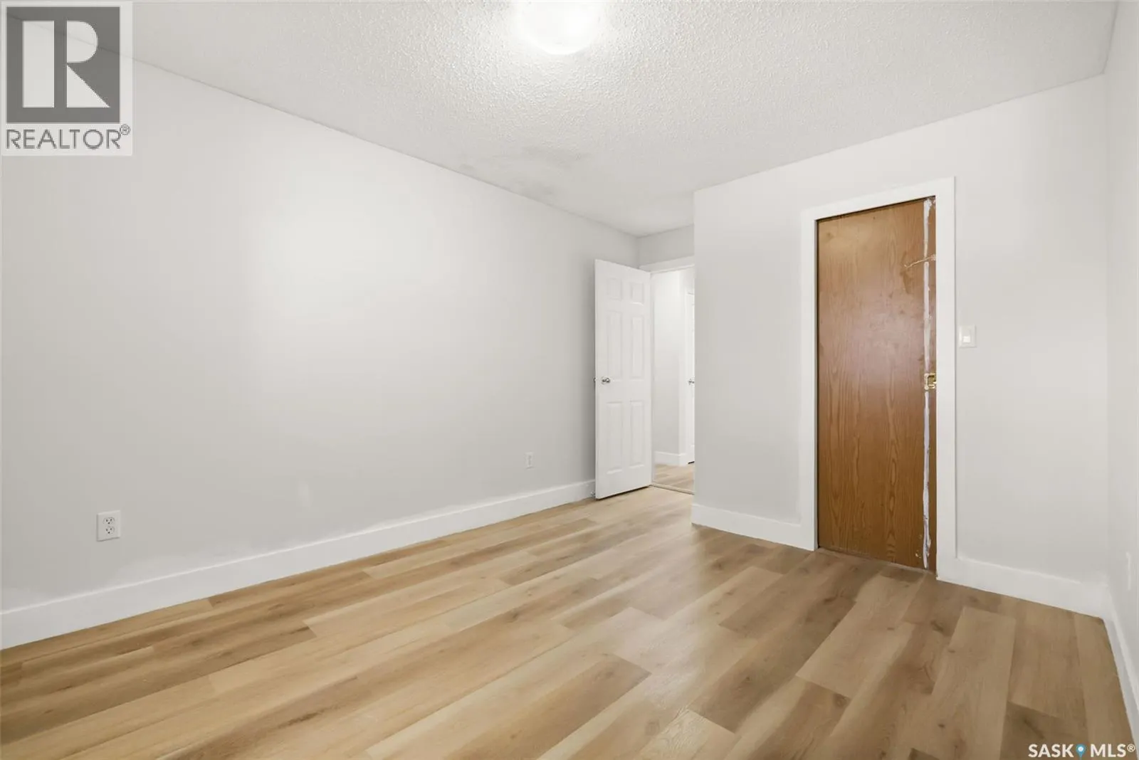 510 2406 HESELTINE ROAD