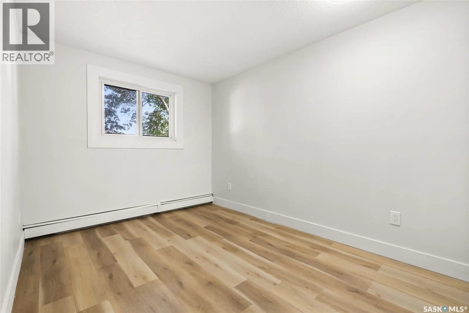 510 2406 HESELTINE ROAD