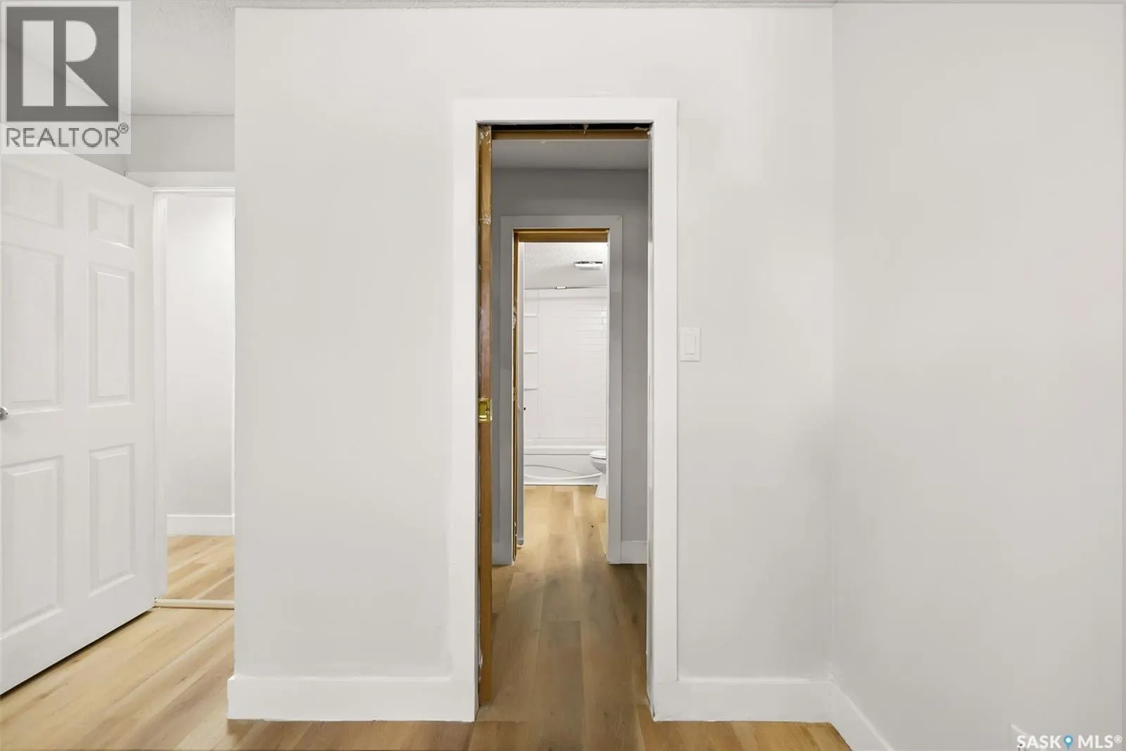 510 2406 HESELTINE ROAD