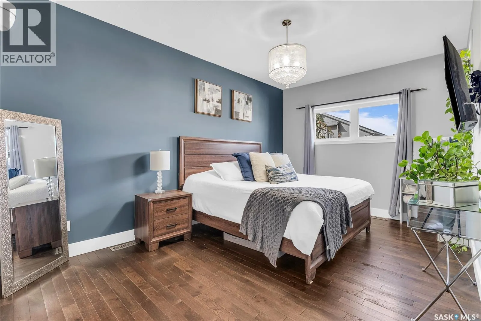 527 Allwood MANOR