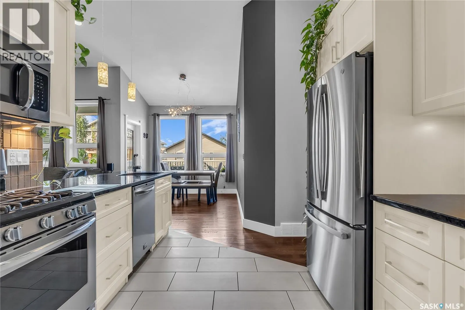 527 Allwood MANOR