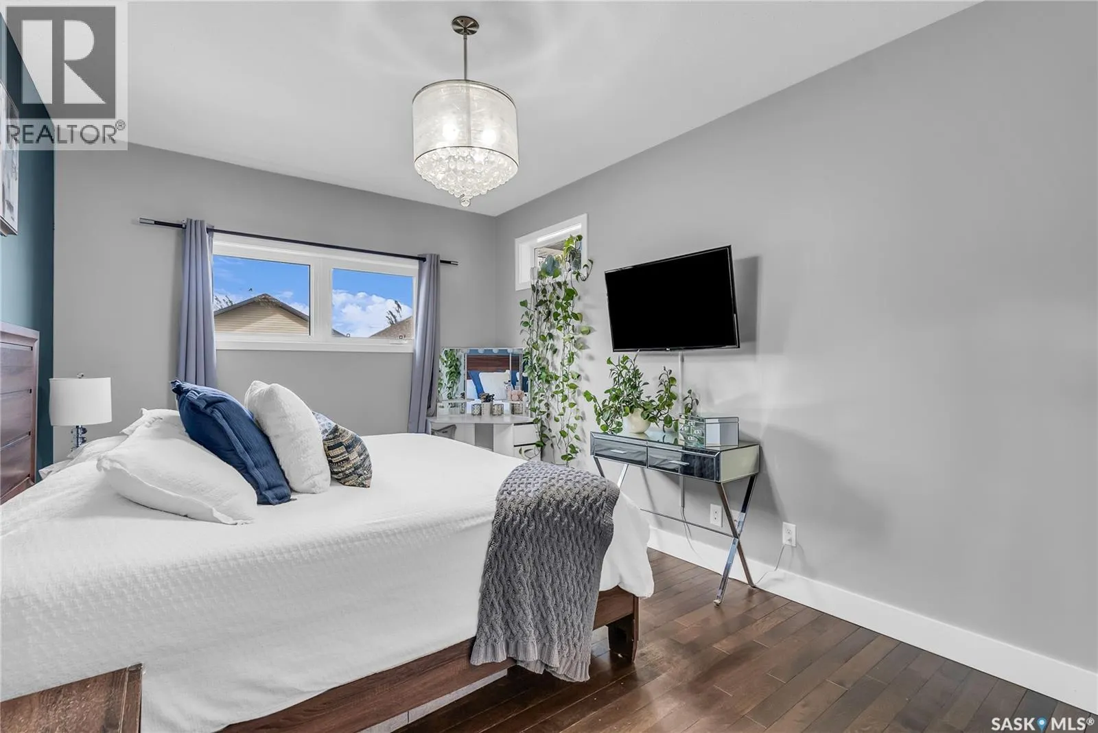 527 Allwood MANOR