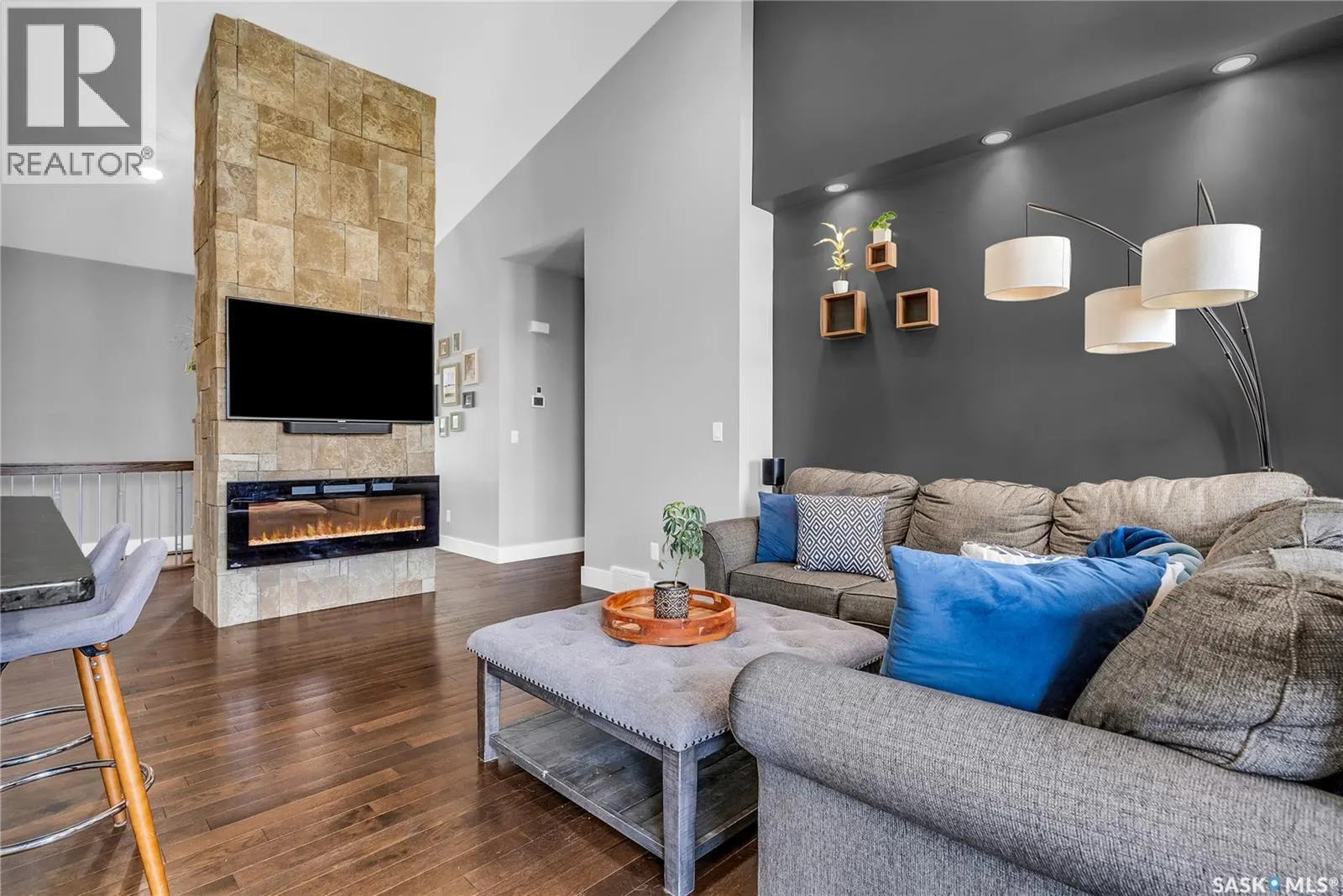 527 Allwood MANOR