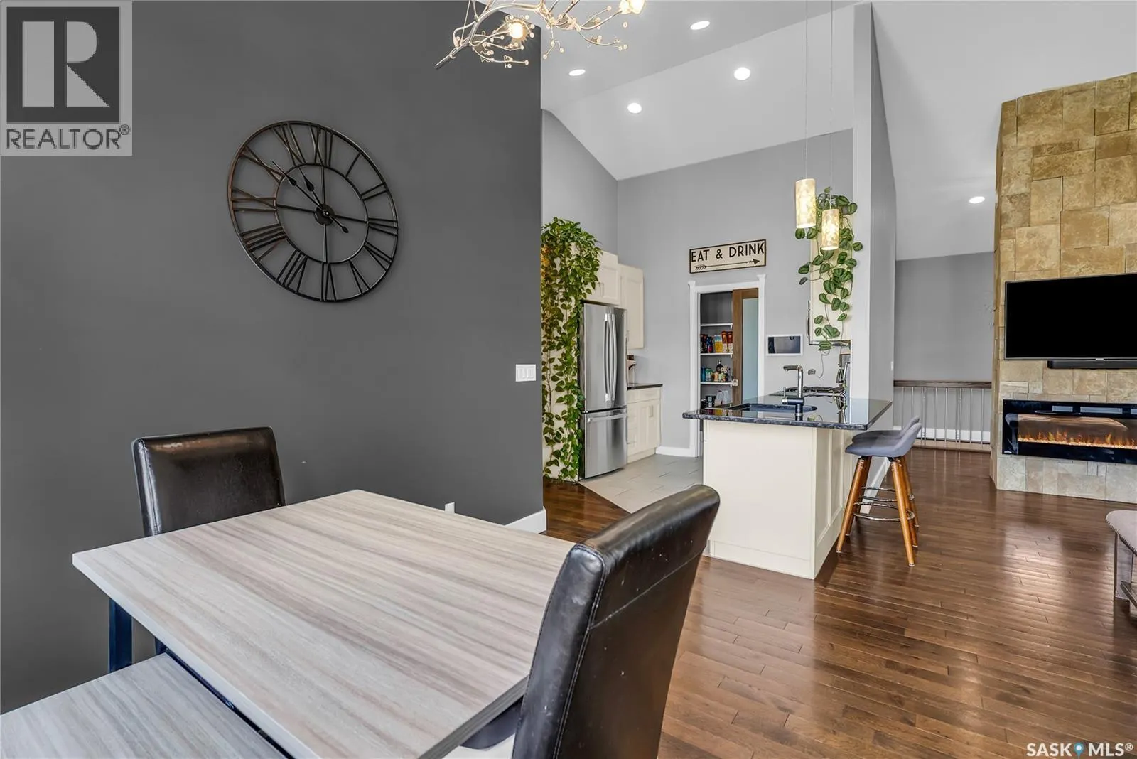 527 Allwood MANOR