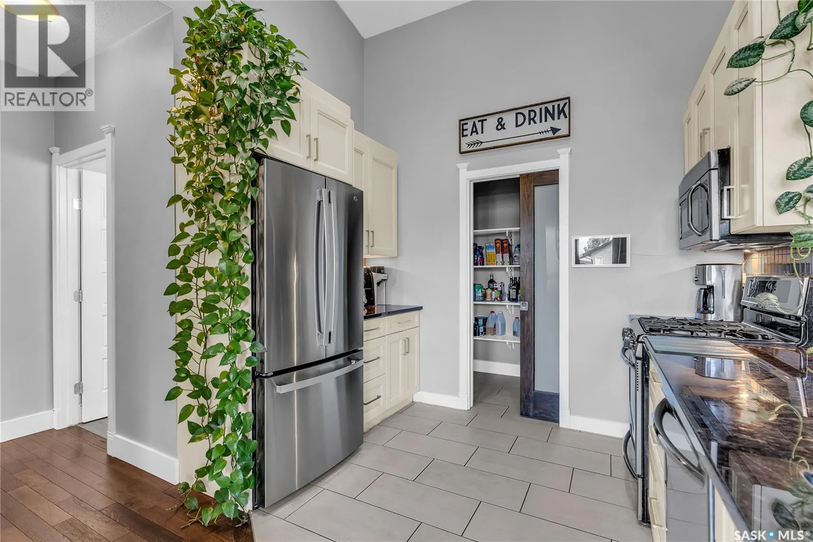 527 Allwood MANOR