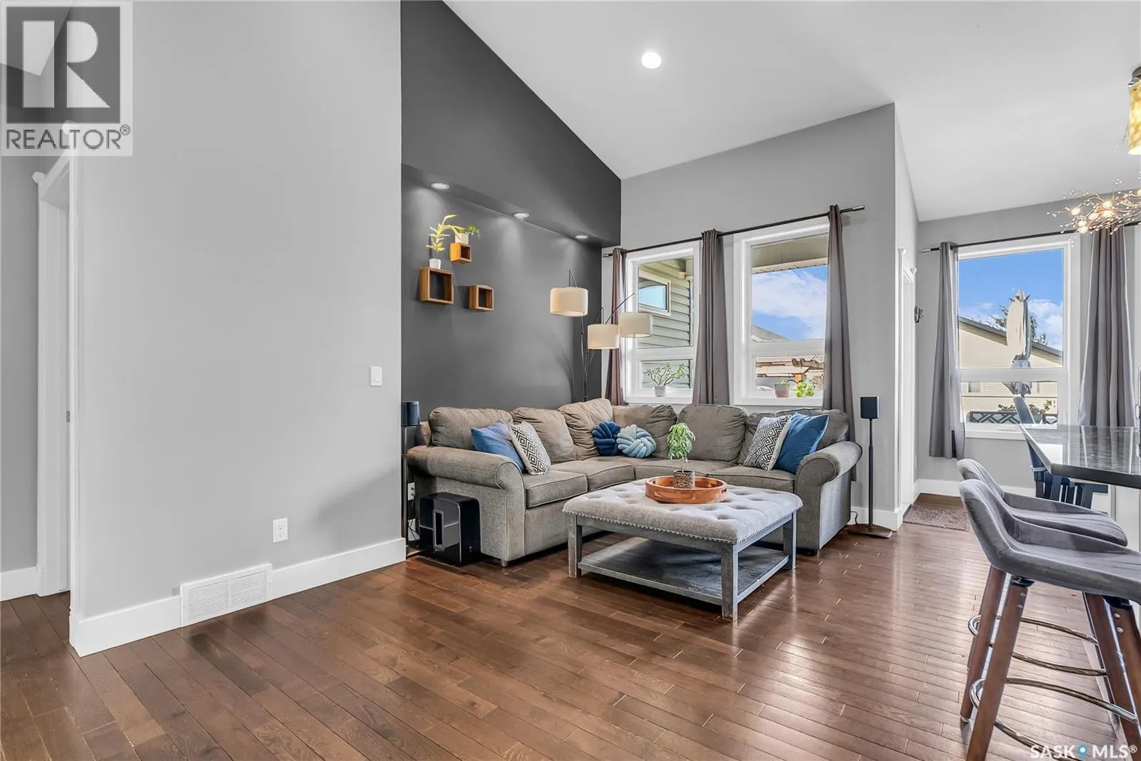 527 Allwood MANOR