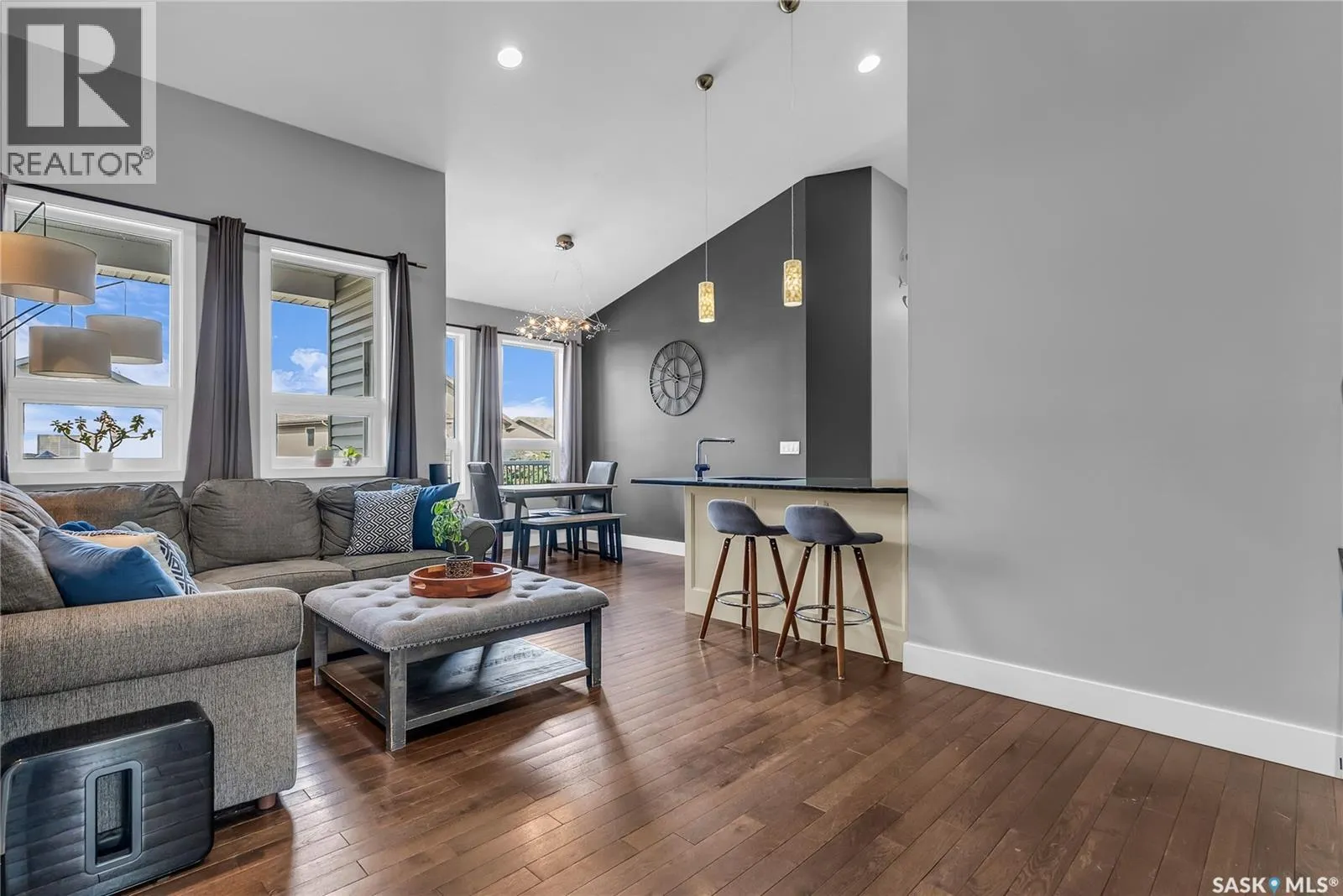 527 Allwood MANOR