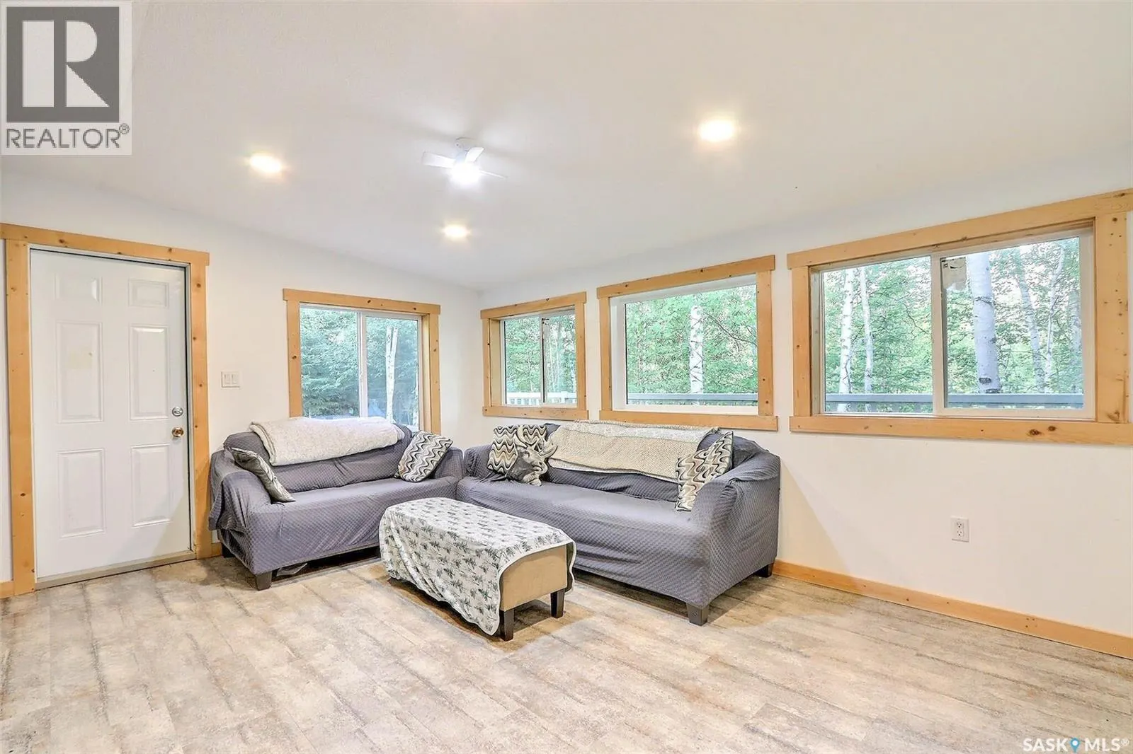 305 Mahigan CRESCENT