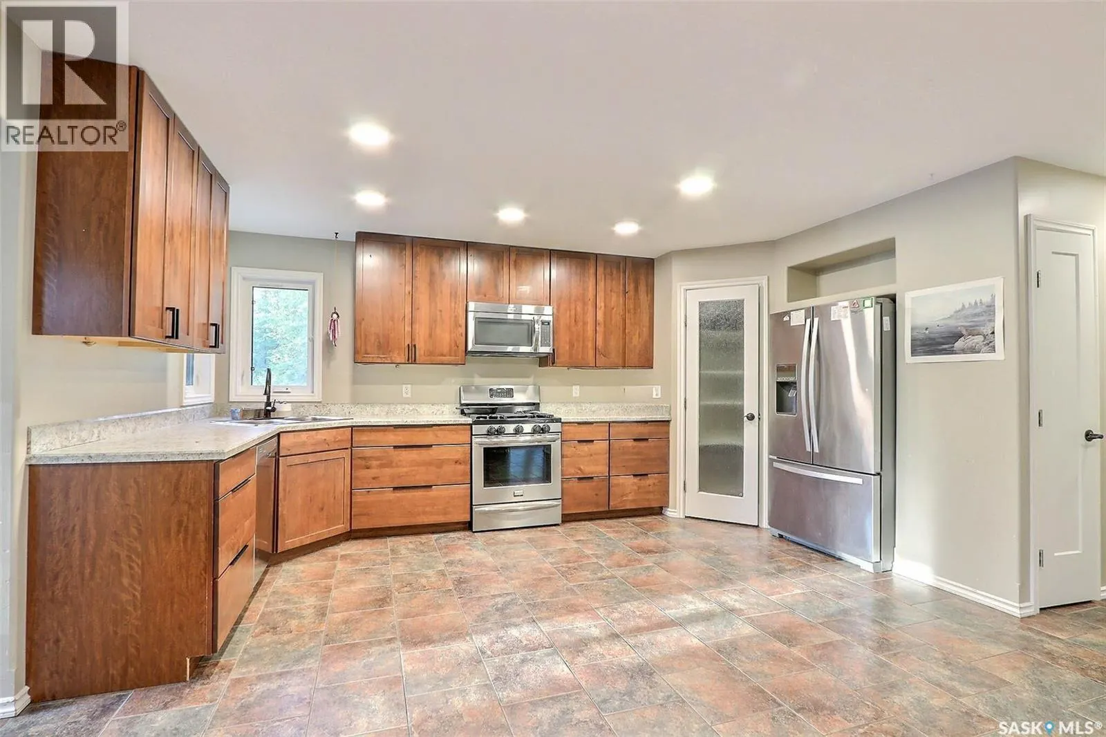 305 Mahigan CRESCENT