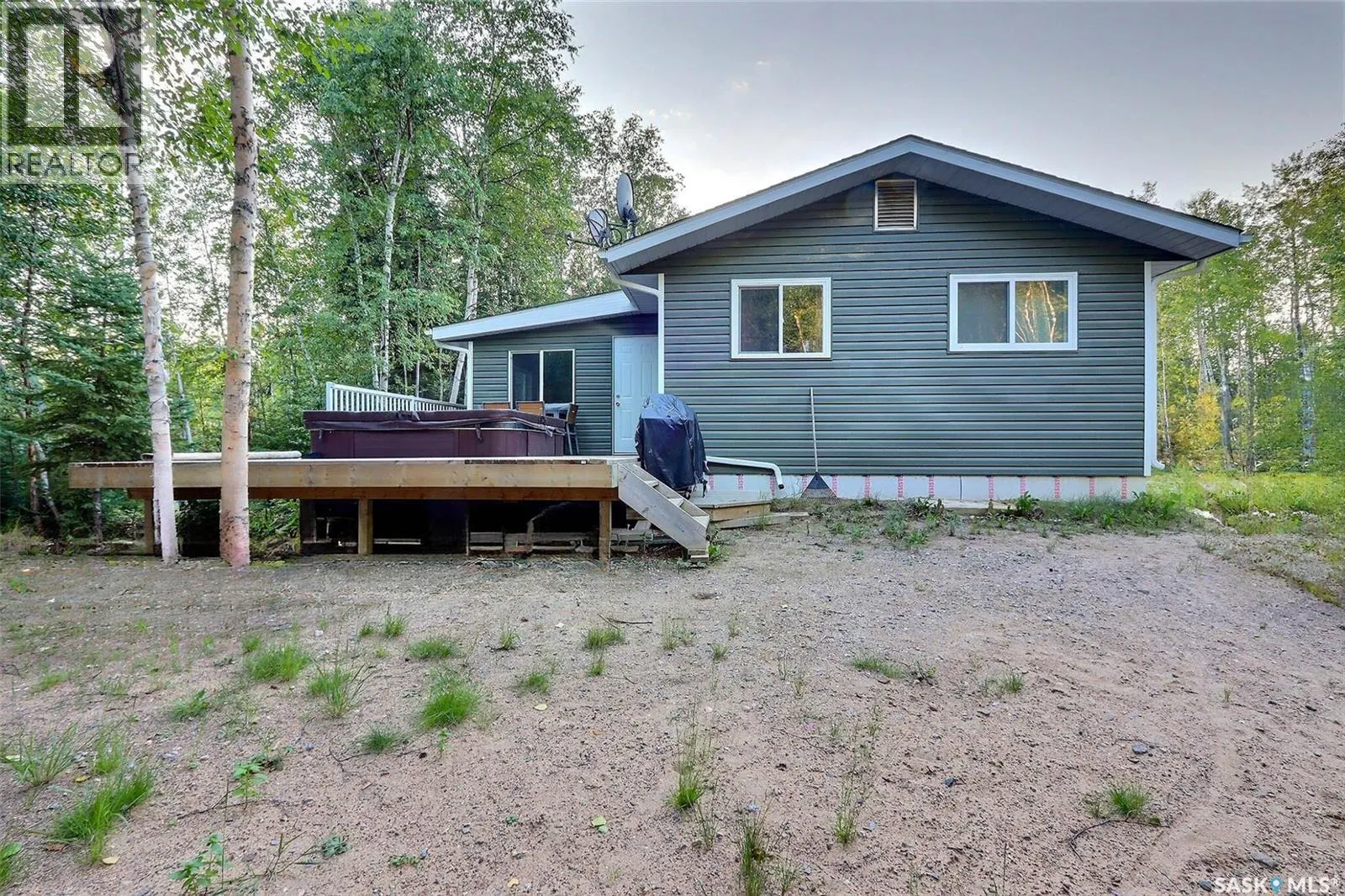 305 Mahigan CRESCENT