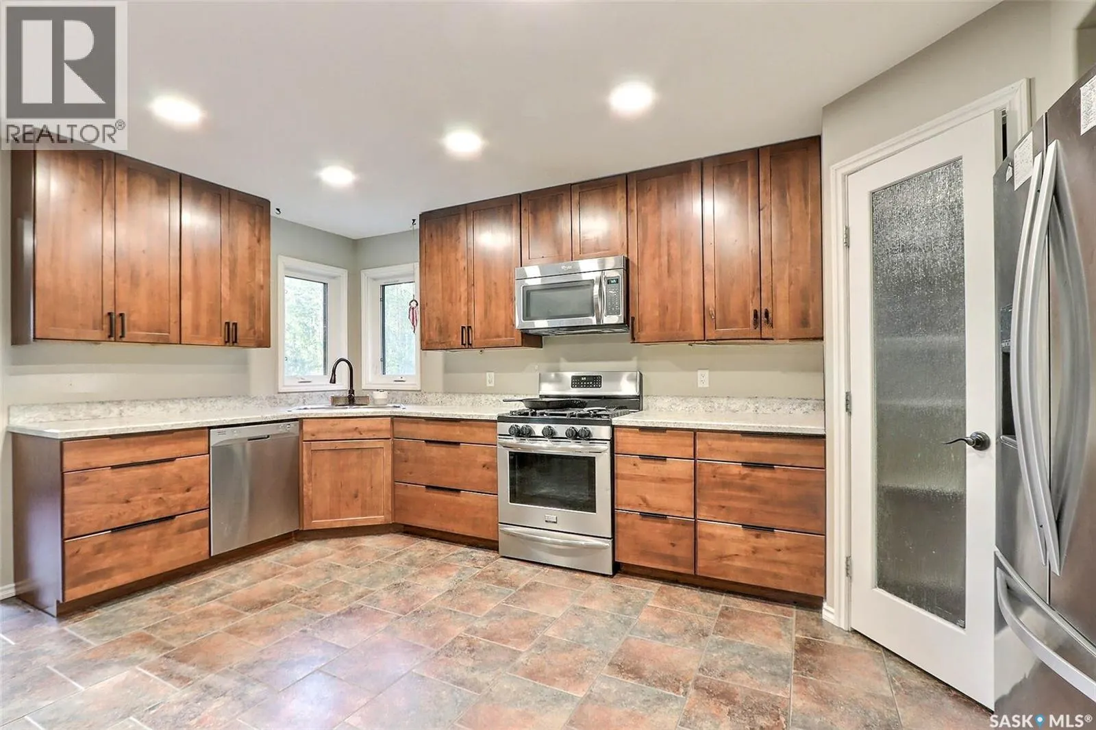 305 Mahigan CRESCENT