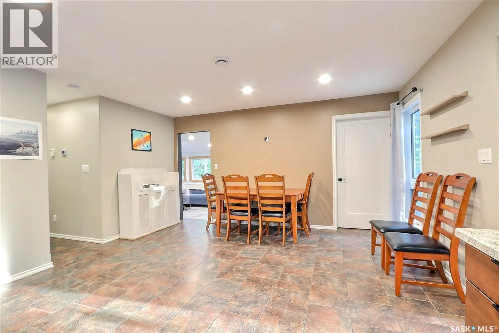 305 Mahigan CRESCENT