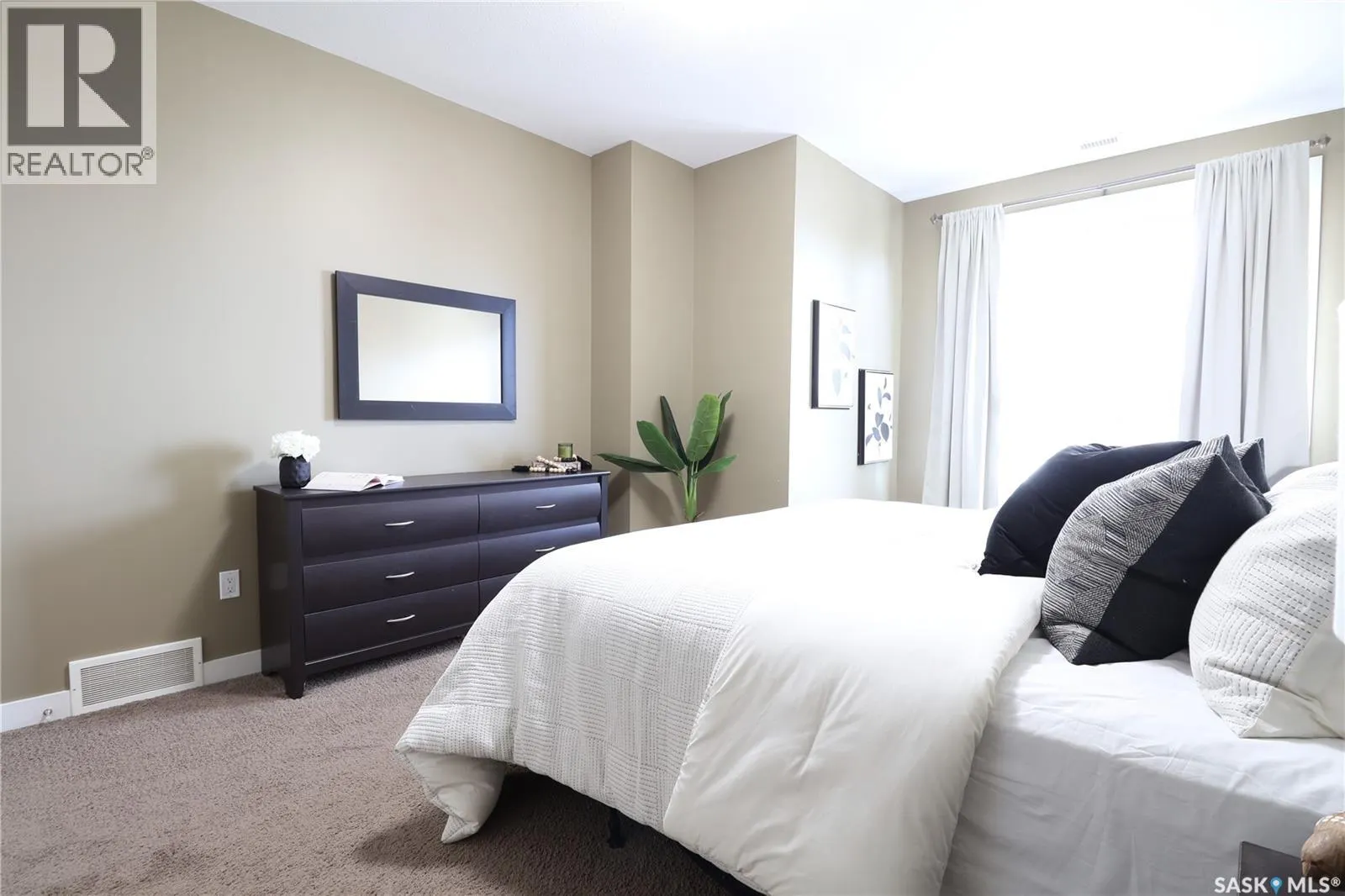 1104 2055 Rose STREET