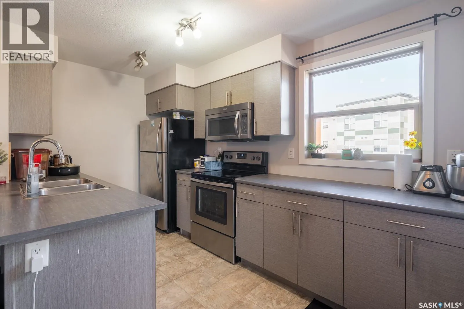2320 5500 Mitchinson WAY