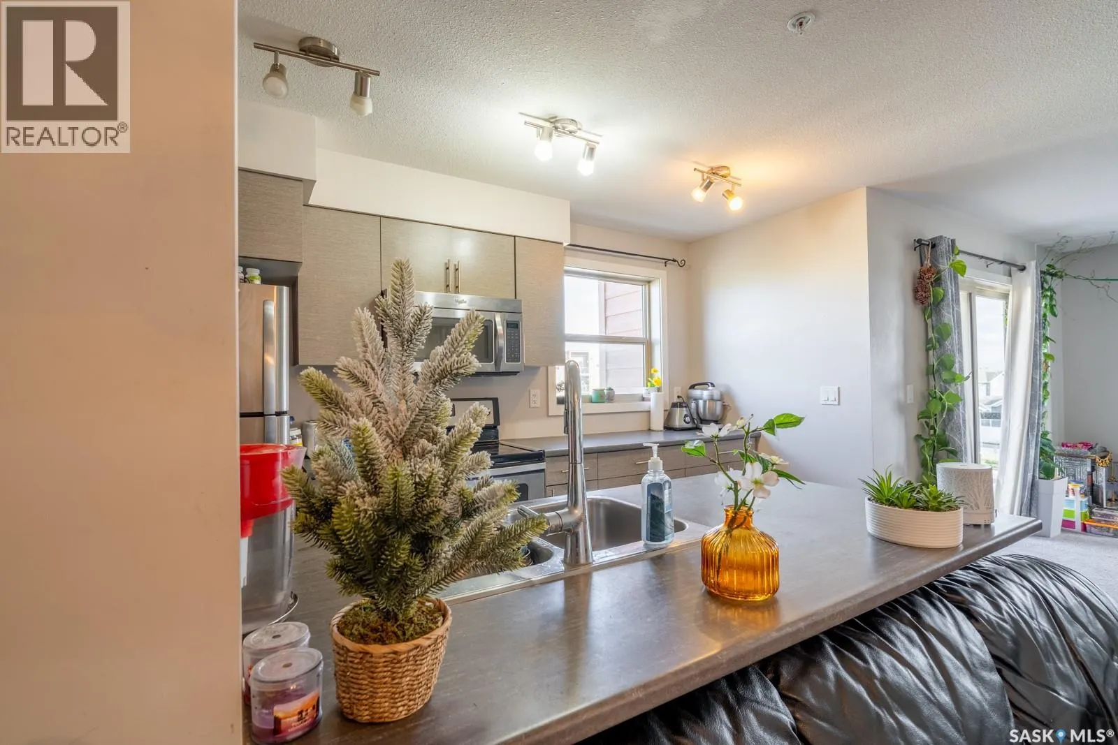 2320 5500 Mitchinson WAY