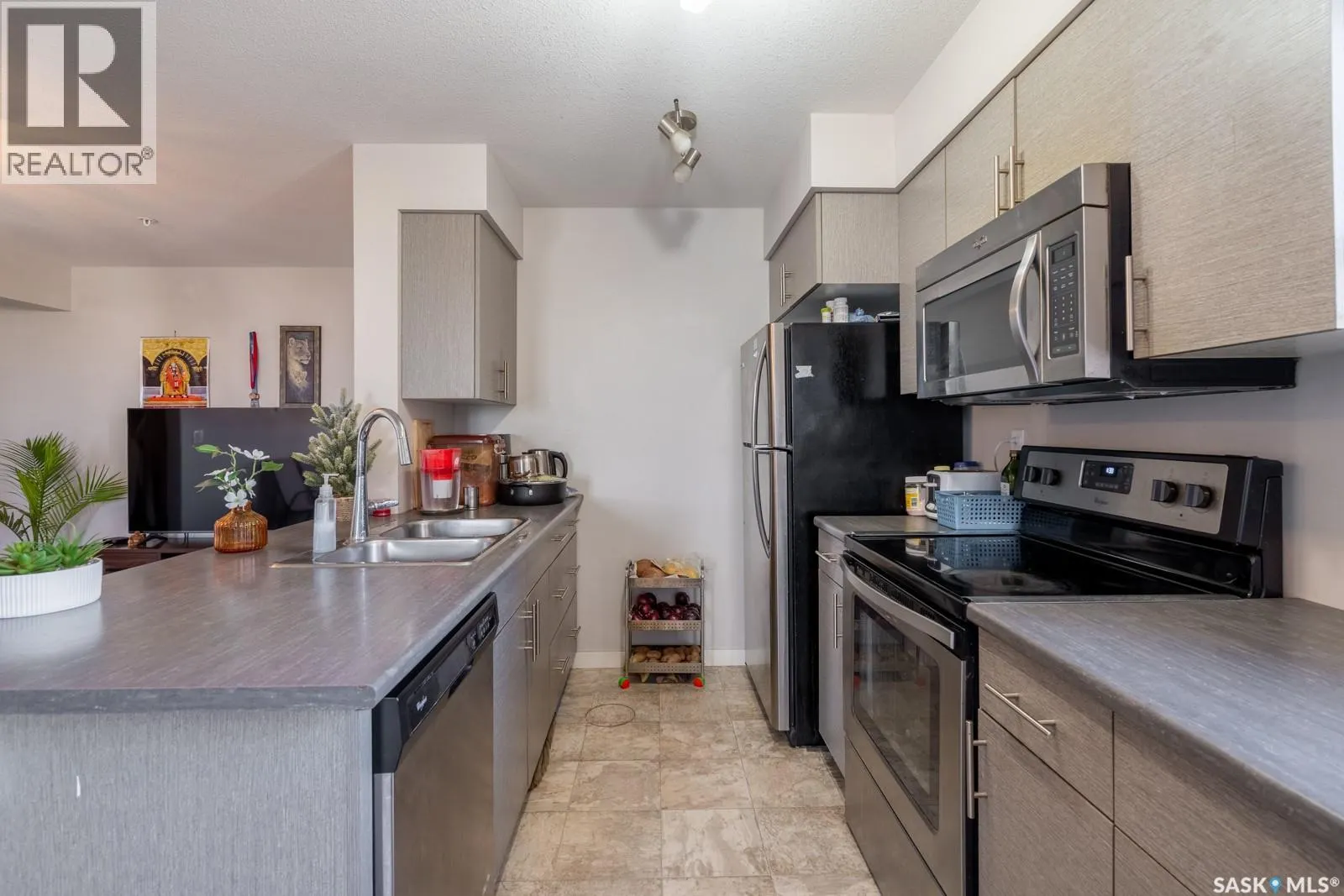 2320 5500 Mitchinson WAY