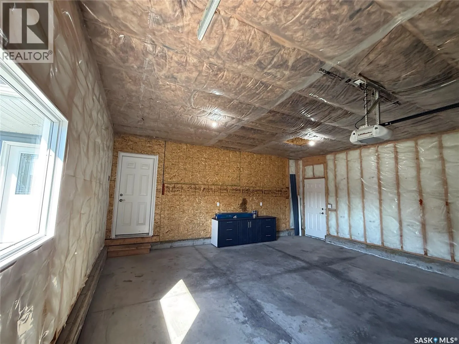 726 Casper CRESCENT