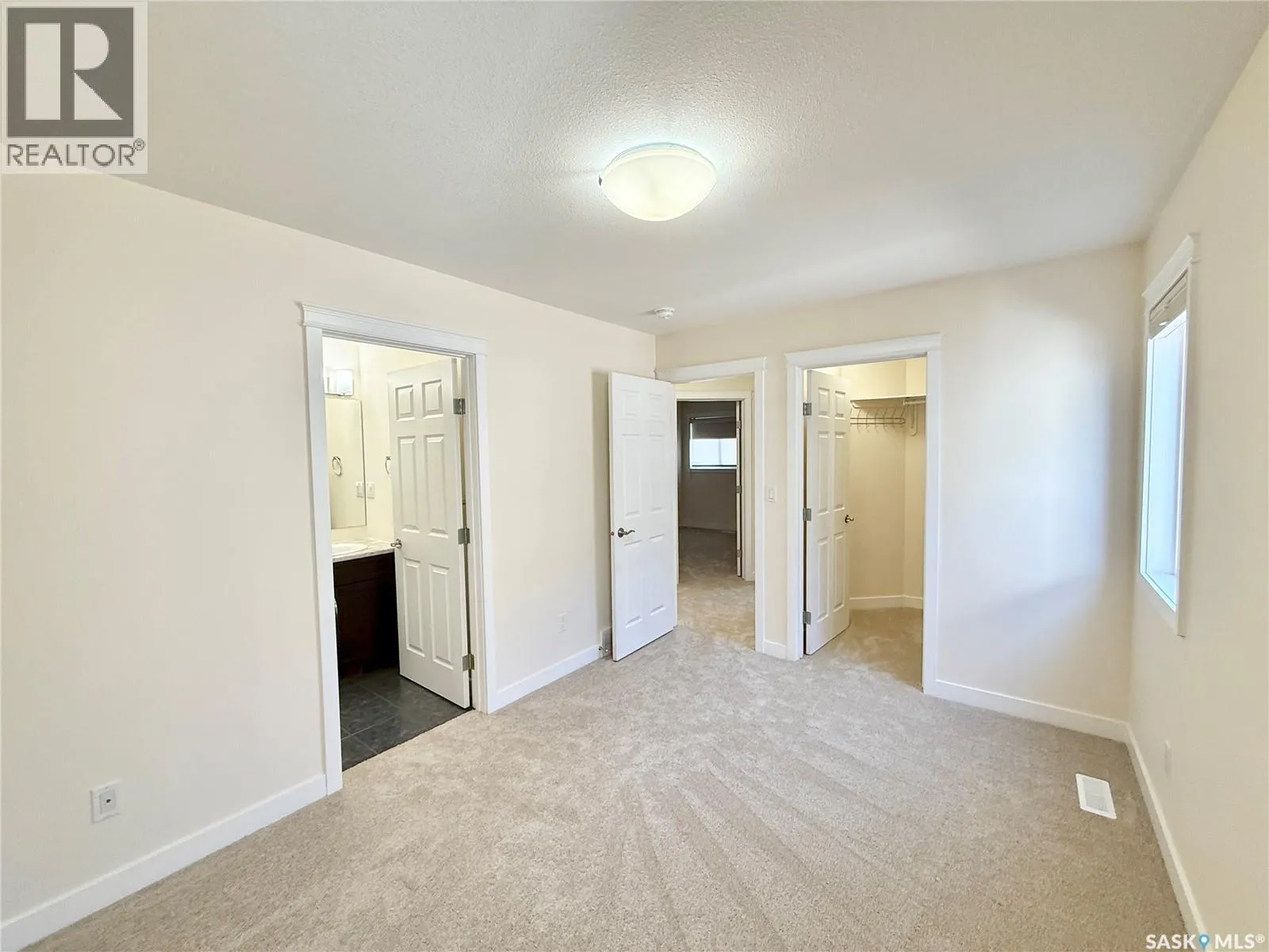 726 Casper CRESCENT
