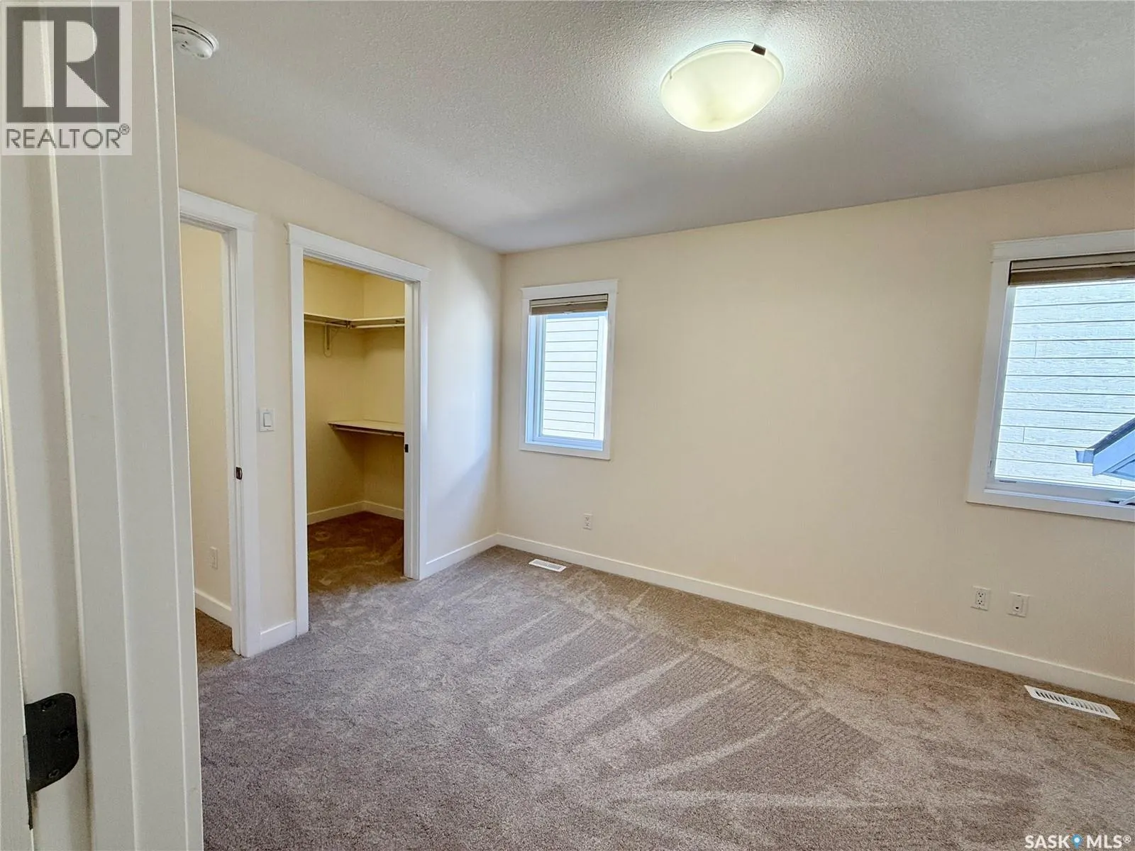 726 Casper CRESCENT