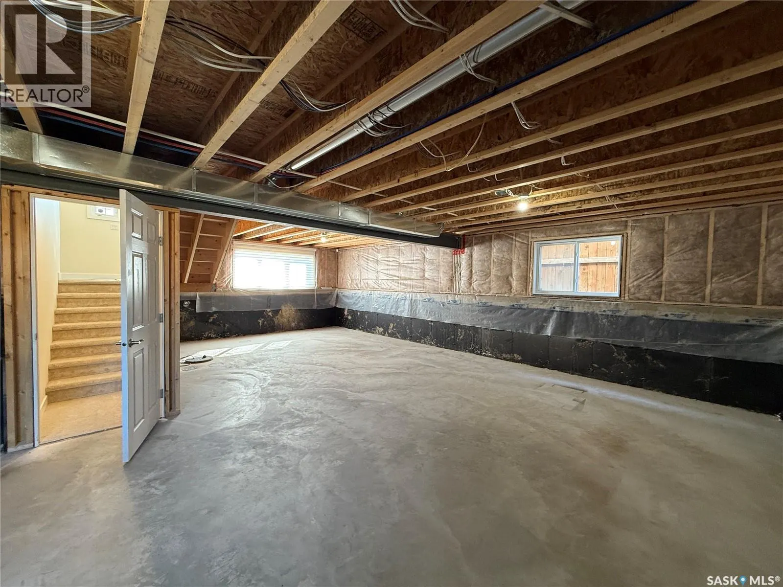 726 Casper CRESCENT