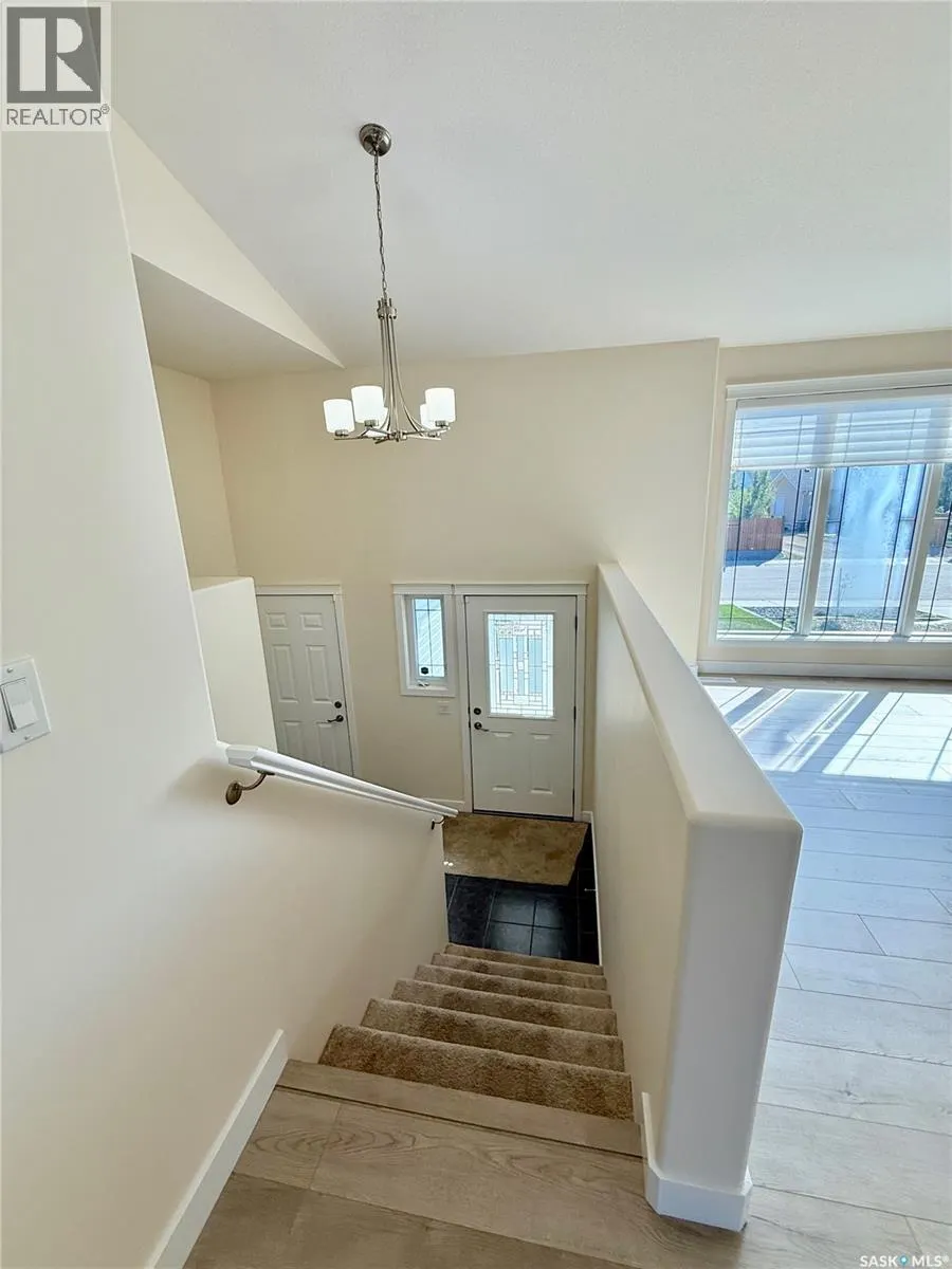 726 Casper CRESCENT
