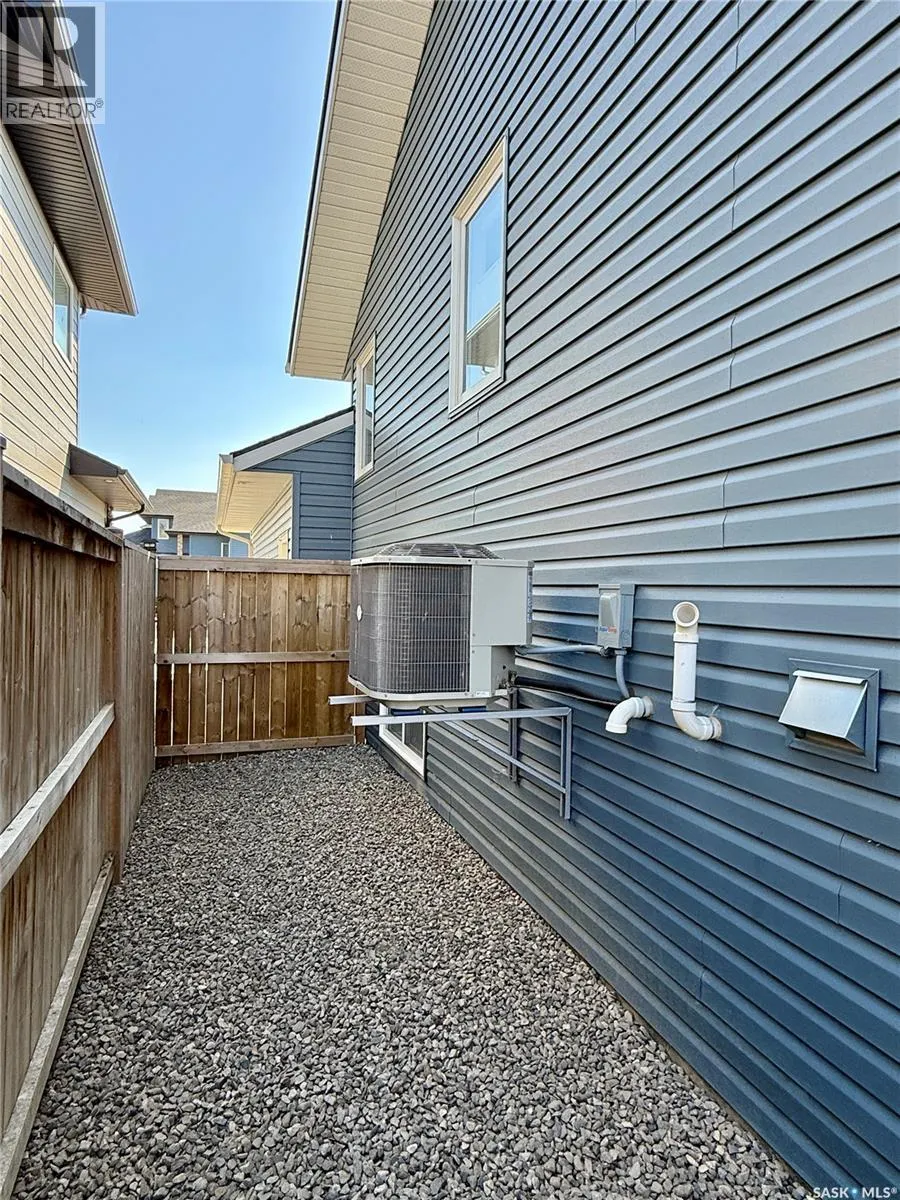 726 Casper CRESCENT