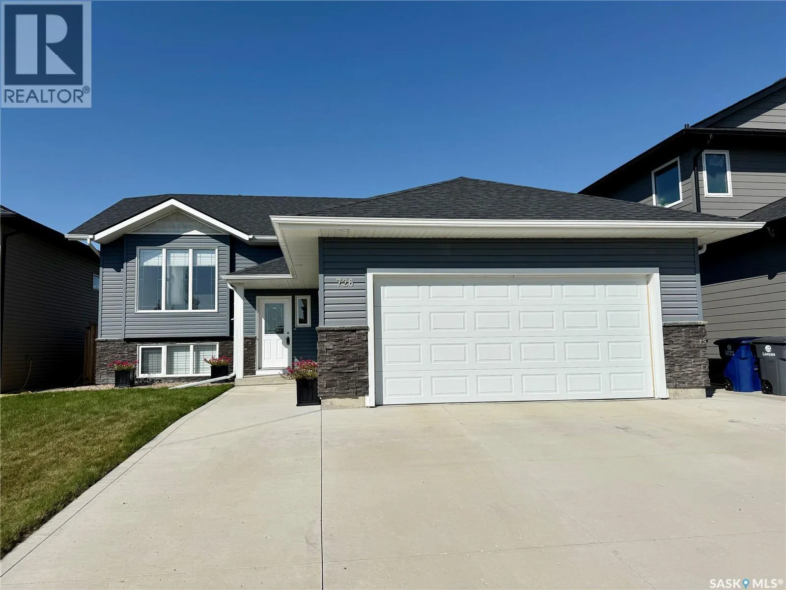 726 Casper CRESCENT
