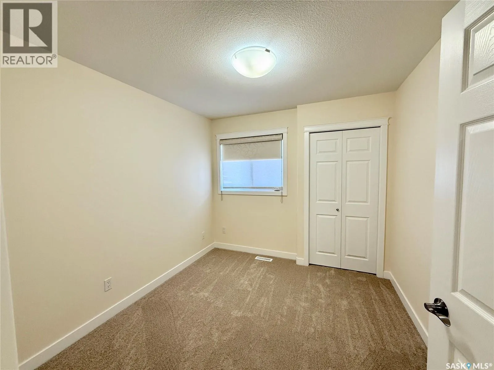 726 Casper CRESCENT